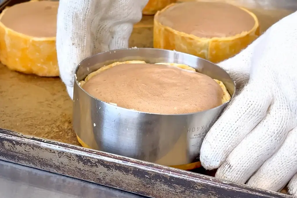 【2/14限定】異次元のザクとろ食感！あの衝撃スイーツ「飲めるチーズタルト」が、ショコラ味でバレンタインに復活！ 画像 15