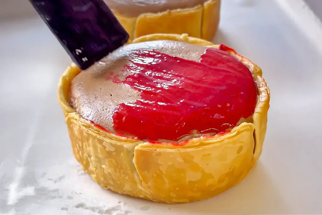 【2/14限定】異次元のザクとろ食感！あの衝撃スイーツ「飲めるチーズタルト」が、ショコラ味でバレンタインに復活！ 画像 17