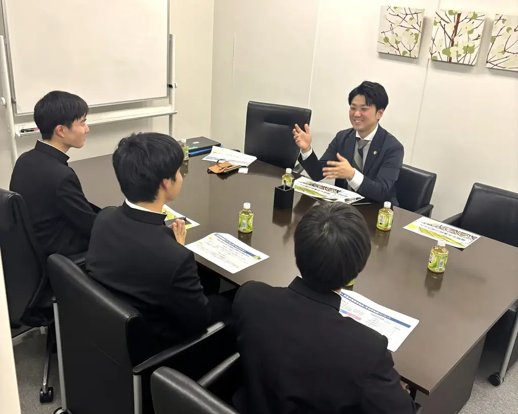 【福岡中央高等学校1年生との質問会】アトム法律グループの成瀬弁護士が法教育に対応 画像 3