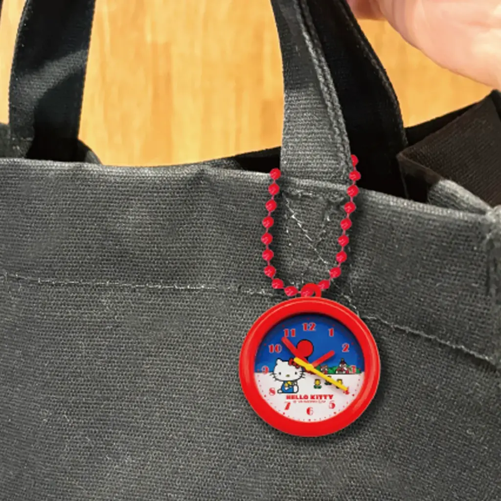 サンリオキャラクターズデザインのレトロなアイテム2種が、全国のカプセルトイ自販機に新登場！「レッスンバッグミニキーホルダー」と「壁掛け時計風クリップキーホルダー」が、2026年2月中旬より順次発売！ 画像 15