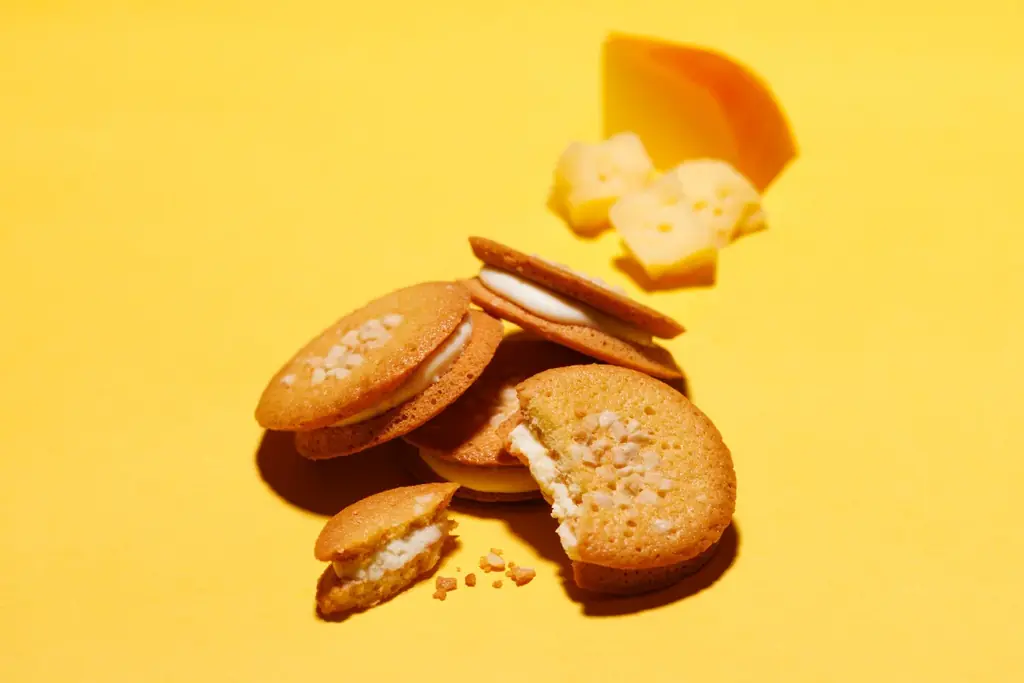 《関西限定》サク！ホロ！フワ！食感の【KARON(カロン)】より『チュイールサンド北海道チーズ』が2月20日（金）に新発売いたします。 画像 1