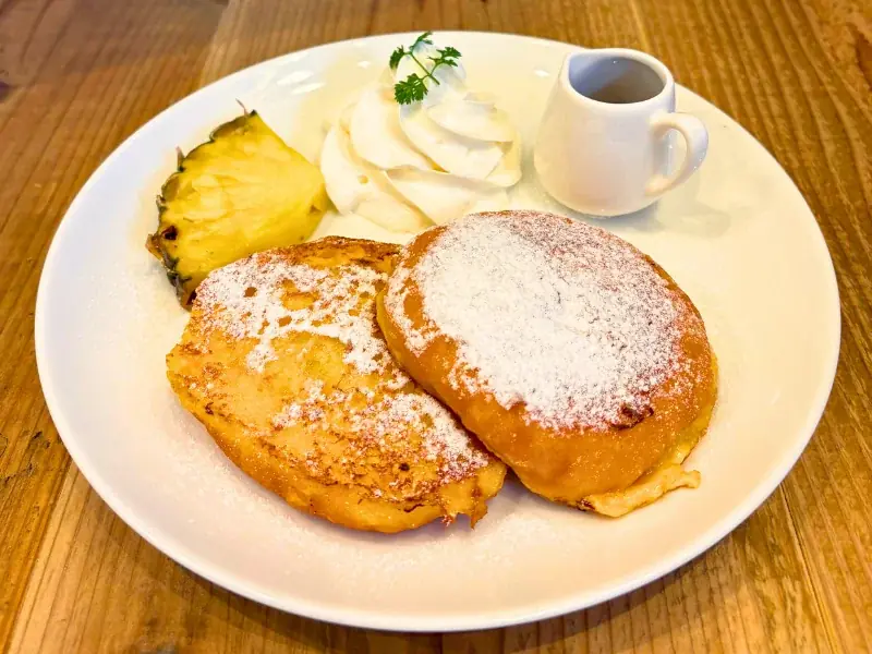 【大阪・梅田】「次は、マラサダをどう食べる？」アロハカフェパイナップルが提案する最新形は“フレンチトースト” 画像 1