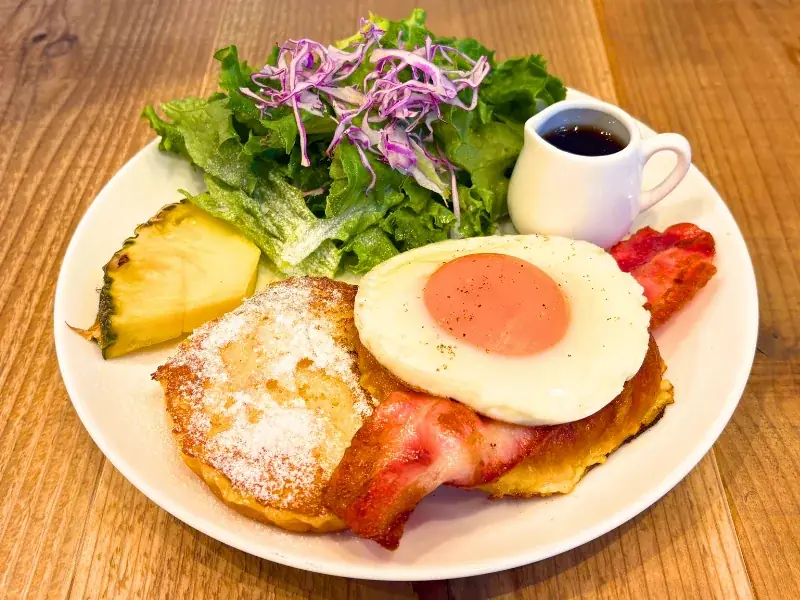 【大阪・梅田】「次は、マラサダをどう食べる？」アロハカフェパイナップルが提案する最新形は“フレンチトースト” 画像 2