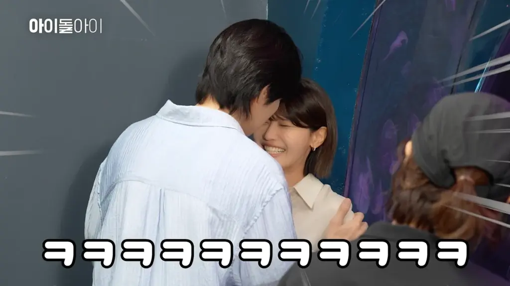 キスシーンカット後に照れた表情のスヨン&ジェヨン…韓国ドラマ『アイドルアイ』ビハインド映像を「ABEMA」にて字幕つきで無料配信中！Filmarksでも高レビュー続々「ここ最近で1番メロいドラマ」 画像 5