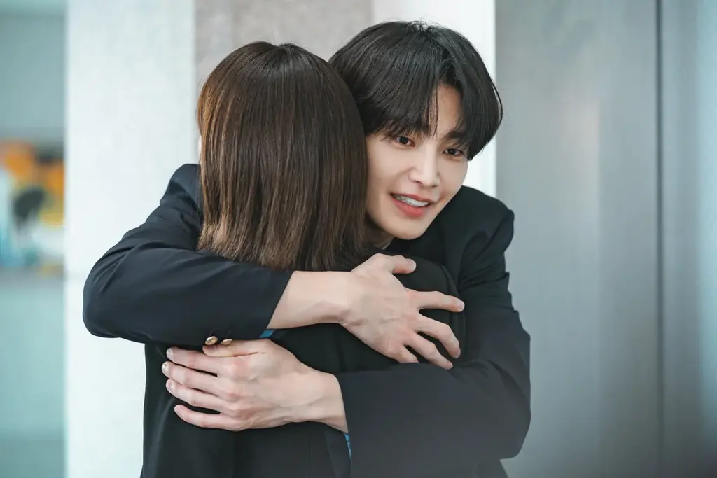 キスシーンカット後に照れた表情のスヨン&ジェヨン…韓国ドラマ『アイドルアイ』ビハインド映像を「ABEMA」にて字幕つきで無料配信中！Filmarksでも高レビュー続々「ここ最近で1番メロいドラマ」 画像 6