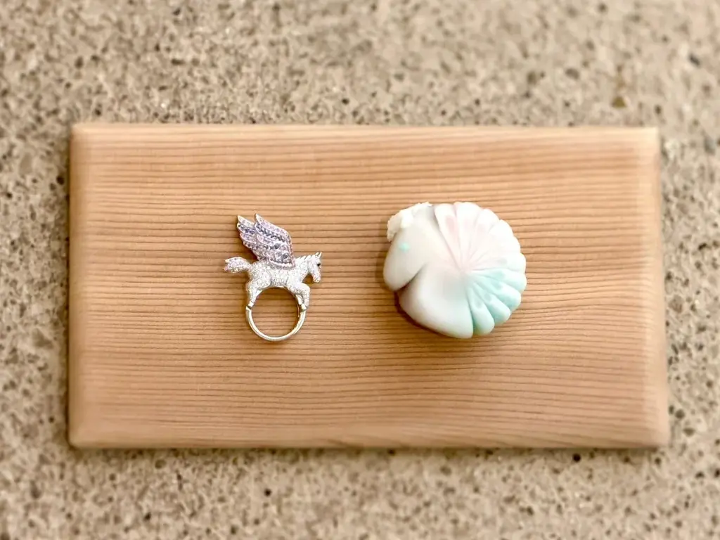 ジュエリーブランド「MIO HARUTAKA」の顧客向けイベントが、ミシュラン掲載店舗である茶寮「九九九」で開催。2/19（木）まで特別展示開催中。 画像 2