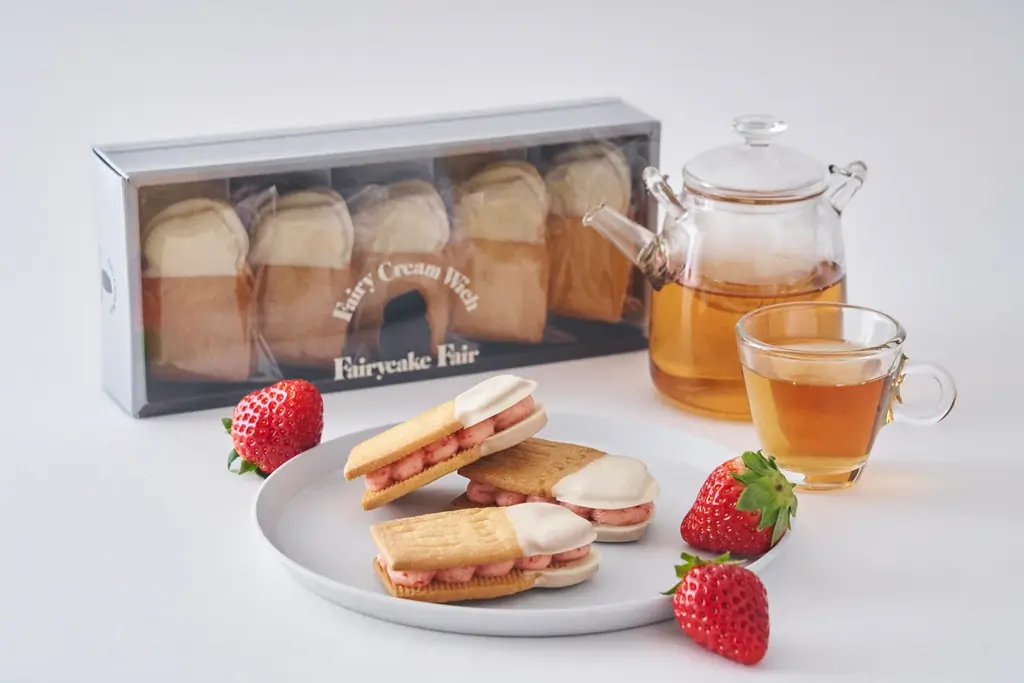 春のベリーピンクが主役、フェアリーケーキフェアのホワイトデーギフト2026。果実感がとろける希少いちご“古都華”の生バターサンドほか、春色ベリースイーツが登場！ 画像 2