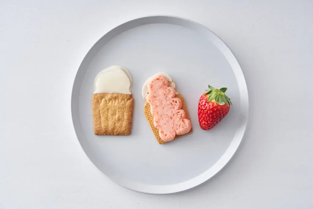 春のベリーピンクが主役、フェアリーケーキフェアのホワイトデーギフト2026。果実感がとろける希少いちご“古都華”の生バターサンドほか、春色ベリースイーツが登場！ 画像 3