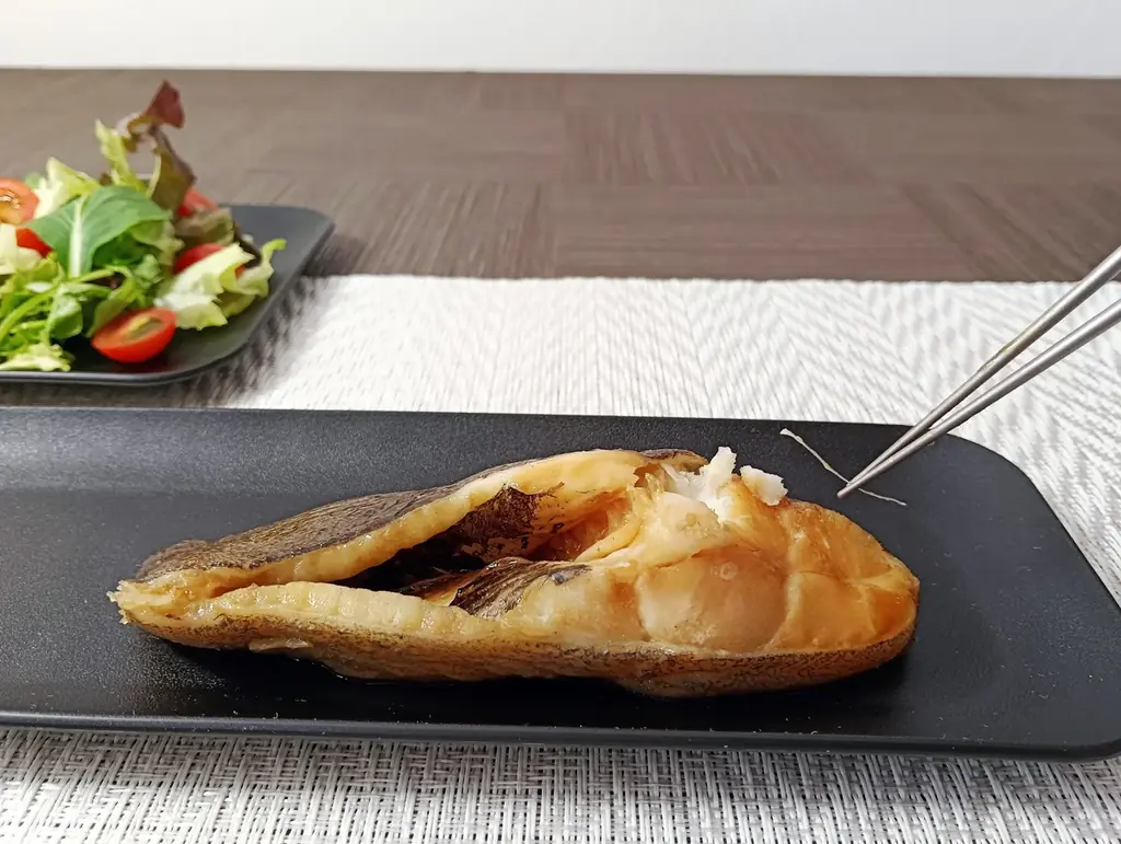 持った瞬間、違いがわかる。全面すべり止め加工で指が吸いつくようにフィット。極細1.5mm箸先で使いやすさを追求したチタン『無玄箸』誕生 画像 2