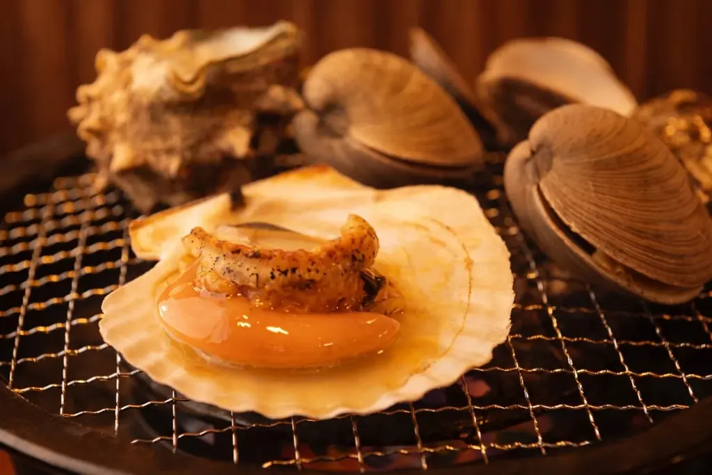 【新業態オープン】活海鮮の浜焼きとあて巻き、貝出汁おでんが主役。ドリンク全品439円の海鮮居酒屋「なみ小屋」が新宿歌舞伎町に誕生―ドリンク全品半額になるオープンキャンペーンも開催 画像 5