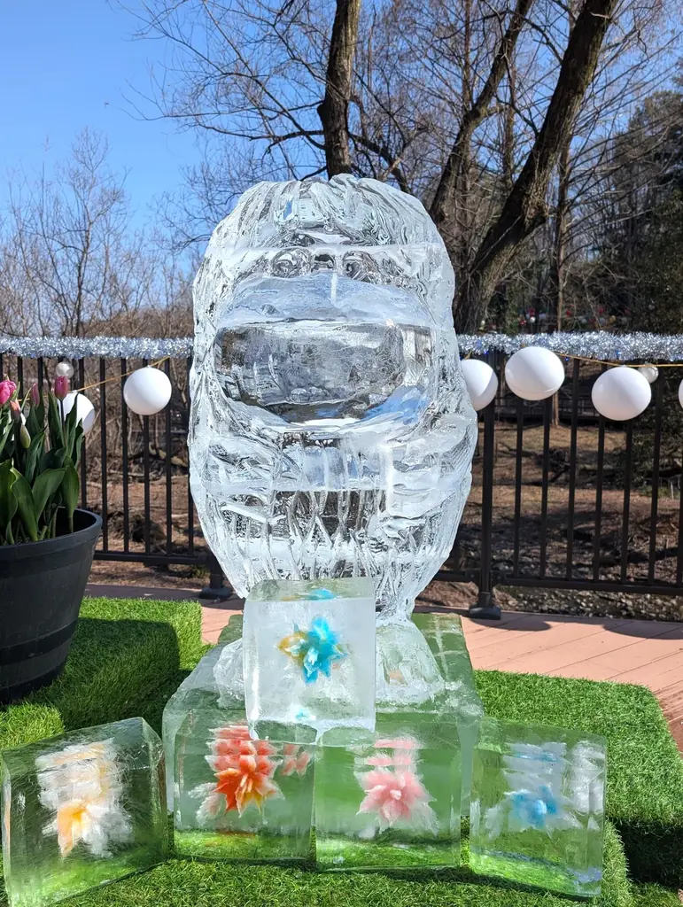 ムーミンバレーパーク初の氷彫刻展示を開催！世界大会で活躍する彫刻師によるアイスカービングのライブパフォーマンスに来園者が魅了 画像 2