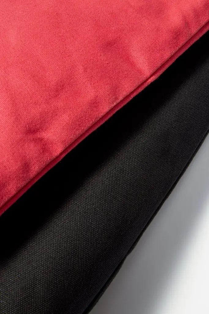 ロンドンを拠点に活動する＜キングスレー ウォルターズ スタジオ＞と普遍的ながら現代的なスタイルを提案する＜ザ クラシック＞にLAND OF TOMORROWが別注したバックを2月20日(金)から発売。 画像 6