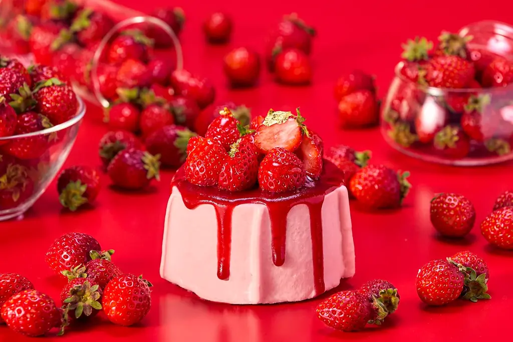 旬のあまおう苺を贅沢に味わう！春を先取りするプレミアムシフォンケーキが登場！ 画像 2