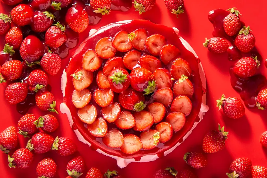 旬のあまおう苺を贅沢に味わう！春を先取りするプレミアムシフォンケーキが登場！ 画像 3