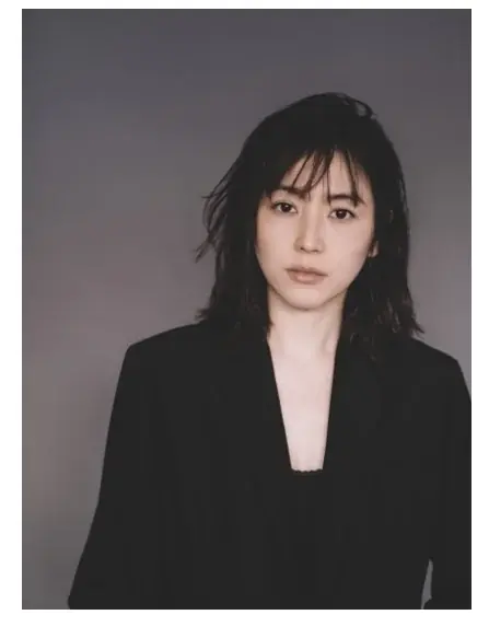 2月21日（土）新発売 「白のアネッサ」のピールオフ広告を展開　ー掲出期間 2月16日（月）～ 2月22日（日）ー　広告ビジュアルにはアネッサブランドミューズの長澤まさみを起用 画像 4