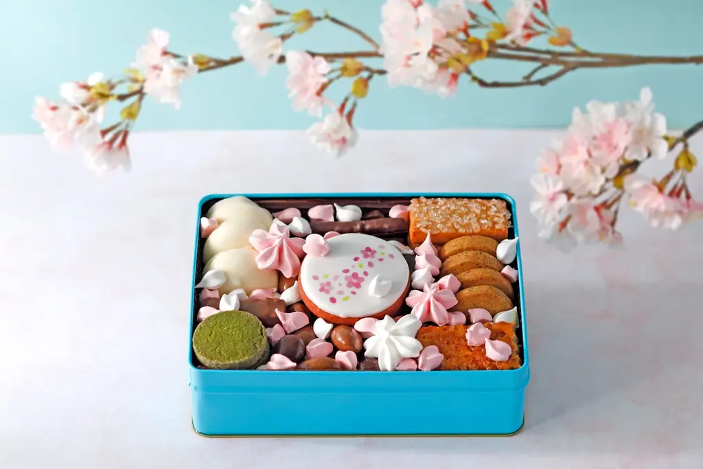 春の門出に贈る、“桜満開”のクッキー缶が新登場！ 画像 1