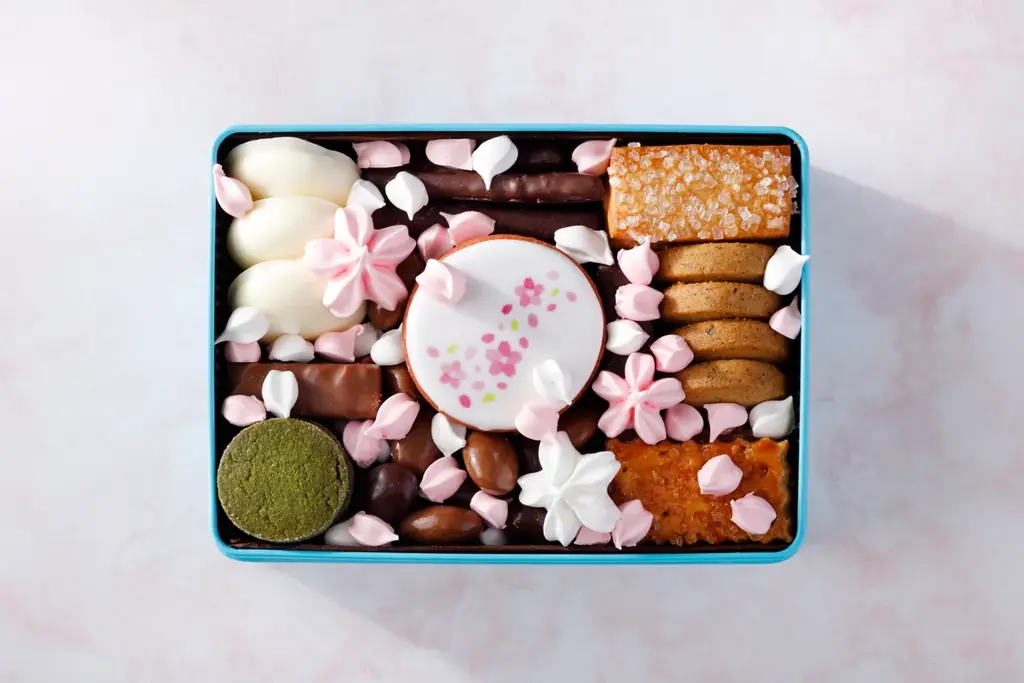 春の門出に贈る、“桜満開”のクッキー缶が新登場！ 画像 3