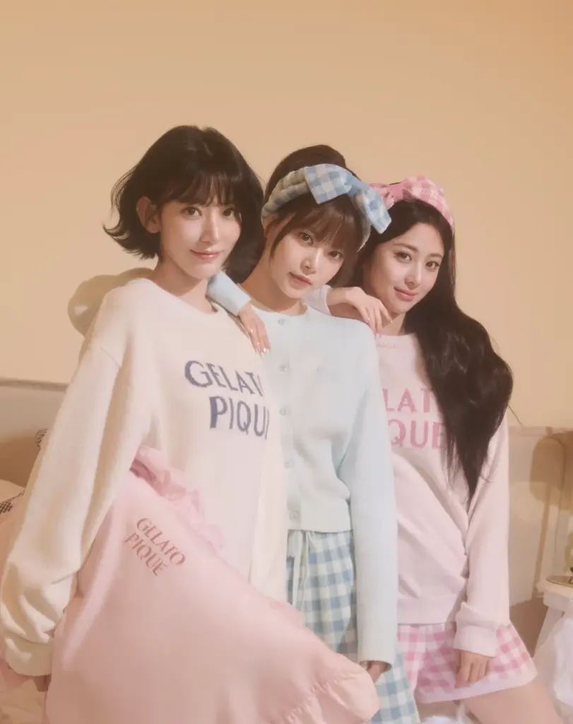 【gelato pique(ジェラート ピケ)】「LE SSERAFIM(ルセラフィム)」が着こなすギンガムチェックやドット柄、フリルにときめく新作「WHITE DAY COLLECTION 」を公開 画像 3