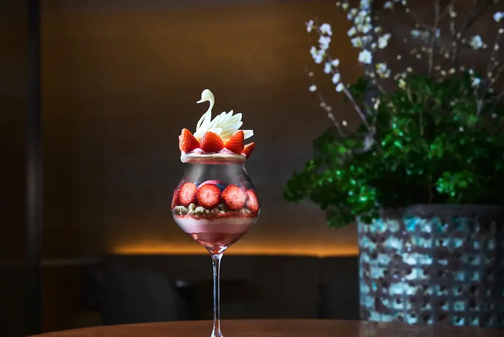 3月1日開始 ウェスティン都の白鳥いちごパフェ