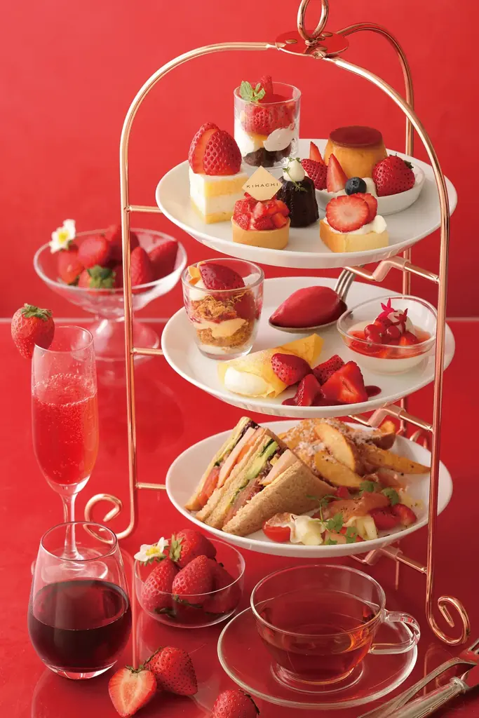【キハチ 青山本店】甘くみずみずしい真っ赤な苺“あまおう”のナポレオンパイを発売！苺パフェ、苺タルトなどスイーツ10種＆セイボリー3種が楽しめるアフタヌーンティーも 画像 5