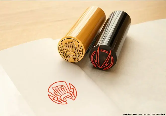 ヒーローの“しるし”を刻印せよ！？「僕のヒーローアカデミア エンブレムスタンプ」の第３弾として、コミックや愛読書の蔵書スタンプにも使える、木彫り＆黒水牛タイプが登場 画像 6