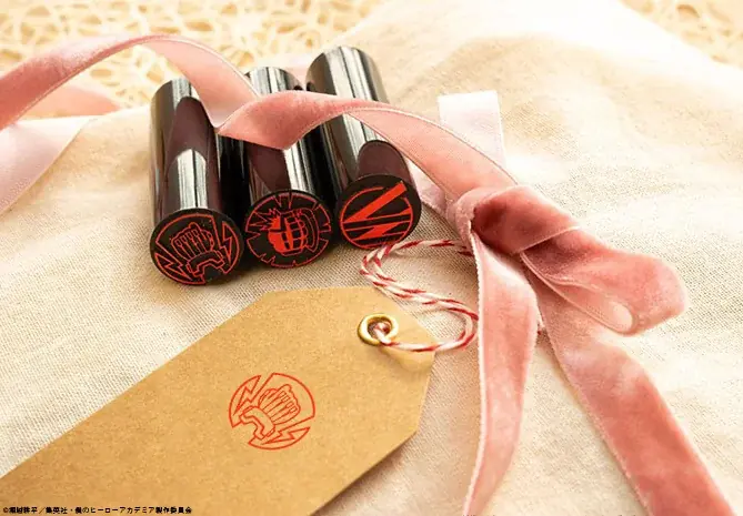 ヒーローの“しるし”を刻印せよ！？「僕のヒーローアカデミア エンブレムスタンプ」の第３弾として、コミックや愛読書の蔵書スタンプにも使える、木彫り＆黒水牛タイプが登場 画像 8