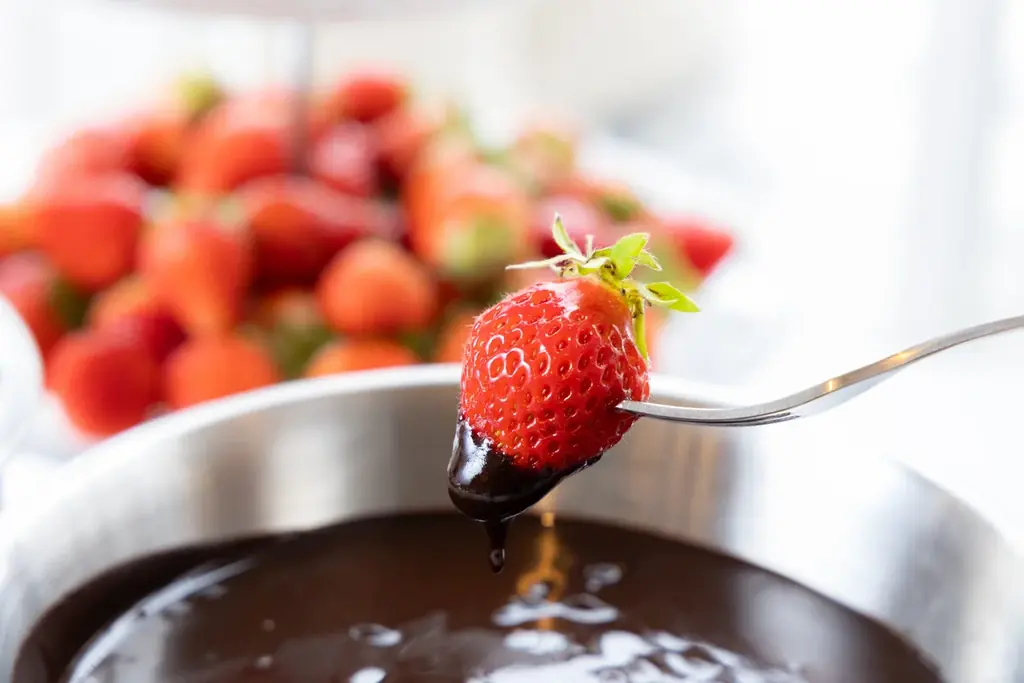 【広島・八丁堀】苺とショコラ、春風そよぐ屋上ガーデンで「ストロベリー＆チョコレート アフタヌーンティー」福屋八丁堀本店にて開催 画像 2