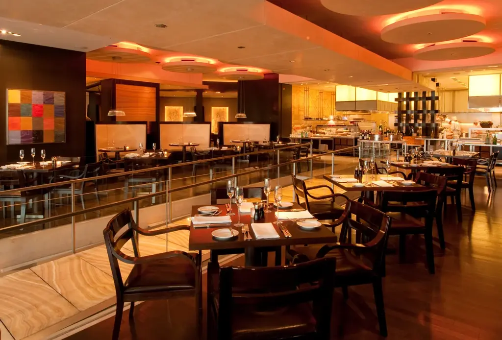 うさぎモチーフのキャロットケーキや“うさ耳”バンズのミニバーガーが登場 新緑がきらめく春の庭園で遊ぶうさぎがテーマ「スプリング ガーデン＆バニー アフタヌーンティー」 画像 6