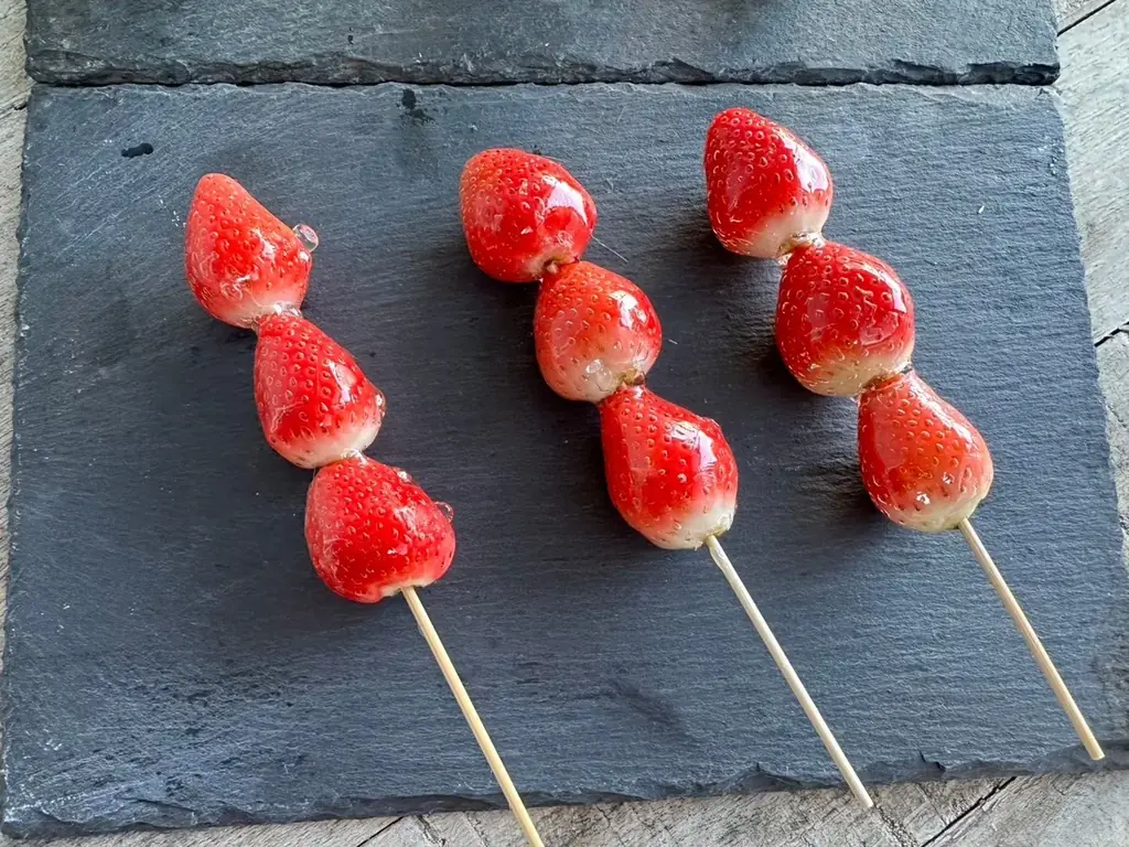 本場パリでも人気のパティシエ・青木定治氏が手掛けた、新作スイーツがラグビー会場に登場！三重県亀山市産の素材を使用した「2026 アムール・デュ・ショコラ」の限定商品を特別販売！ 画像 5