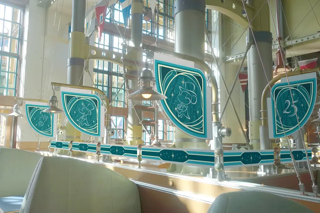 東京ディズニーシー（R）25周年“スパークリング・ジュビリー”ジュビリーブルーが特徴的な25周年のスペシャルメニューなどをご紹介！ 画像 5