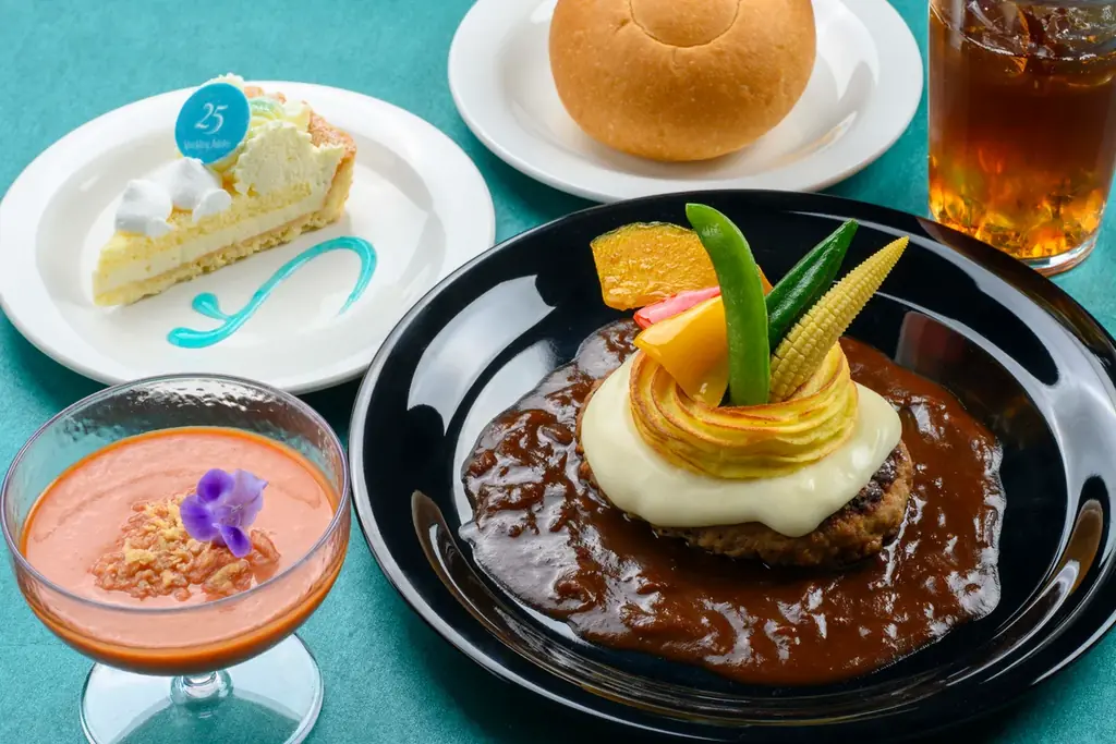 東京ディズニーシー（R）25周年“スパークリング・ジュビリー”ジュビリーブルーが特徴的な25周年のスペシャルメニューなどをご紹介！ 画像 6