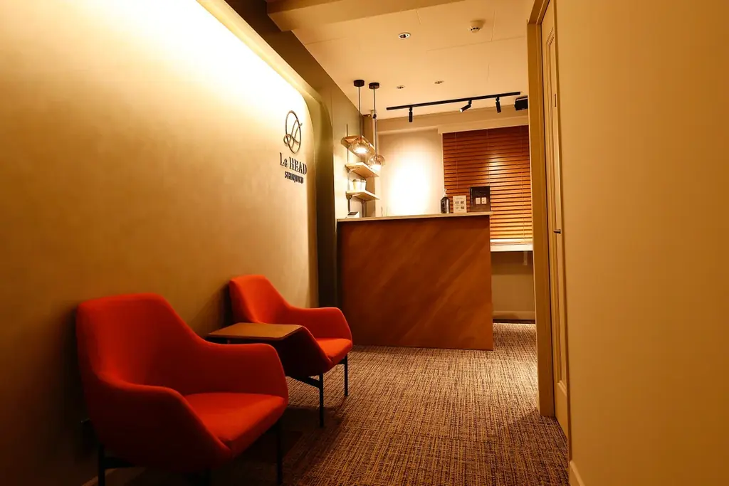 新宿に“脳の無重力”を生み出す没入型サロン『La HEAD（ラ ヘッド）』誕生。深い休息と静かな解放を届けるドライヘッドスパ体験 画像 1