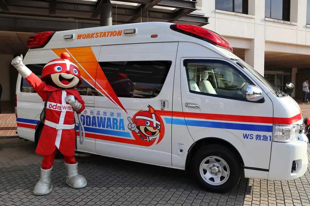 【神奈川県小田原市】市内高校生がデザインしたラッピング救急車を初披露！ 画像 1