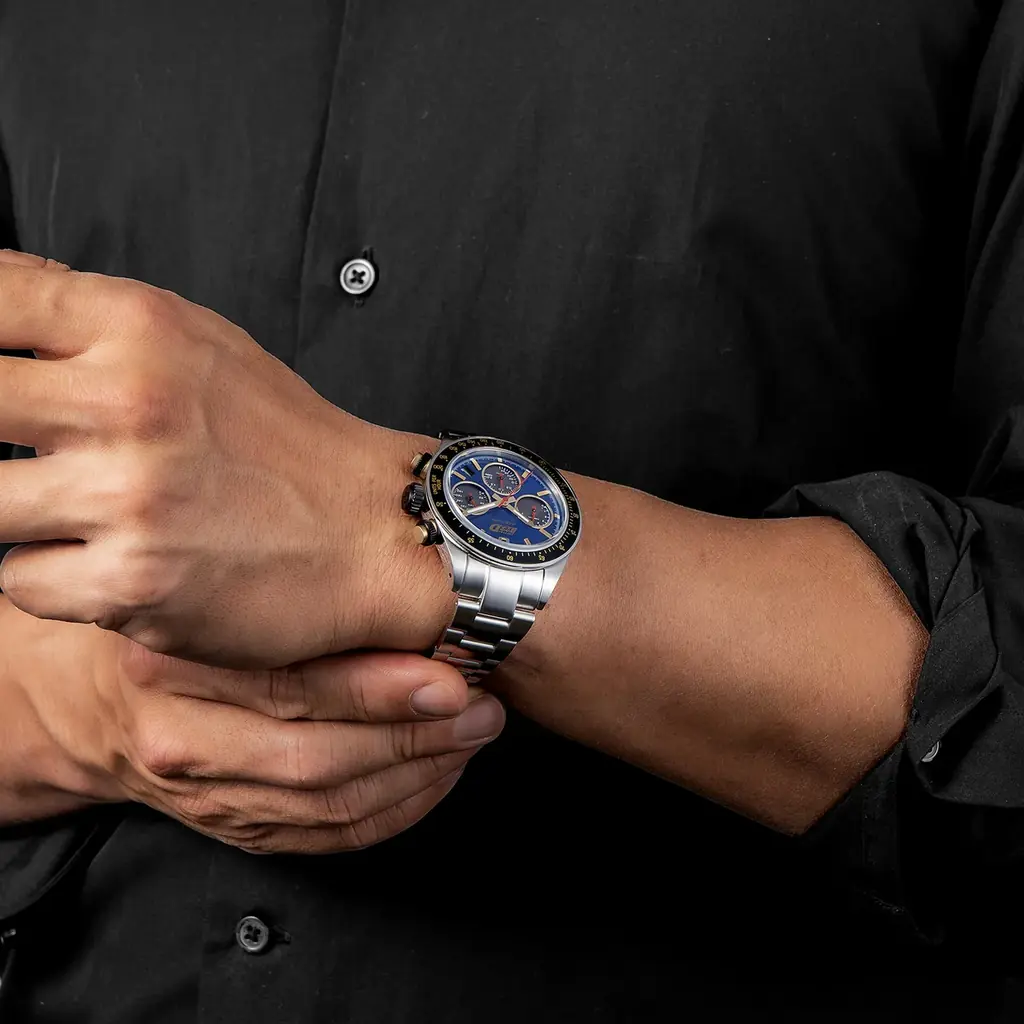 『ANGEL CLOVER』×『頭文字(イニシャル)Ｄ』！連載30周年記念コラボレーションウォッチから『藤原文太 SUBARU IMPREZA WRX(GC8) type R STi モデル』を発売！ 画像 2