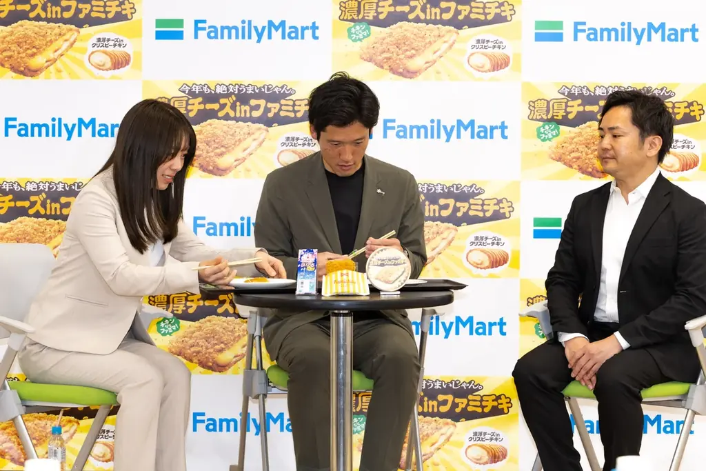 今年も爆売れじゃん！「濃厚チーズinファミチキ」初週の販売数が415万食※1を突破し今年も新記録を更新！～雪印メグミルクが推薦する濃厚チーズinファミチキと一番合う、さけるチーズとは～ 画像 2