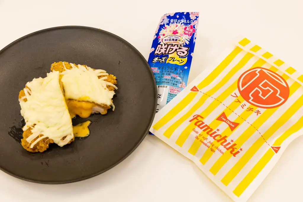 今年も爆売れじゃん！「濃厚チーズinファミチキ」初週の販売数が415万食※1を突破し今年も新記録を更新！～雪印メグミルクが推薦する濃厚チーズinファミチキと一番合う、さけるチーズとは～ 画像 5