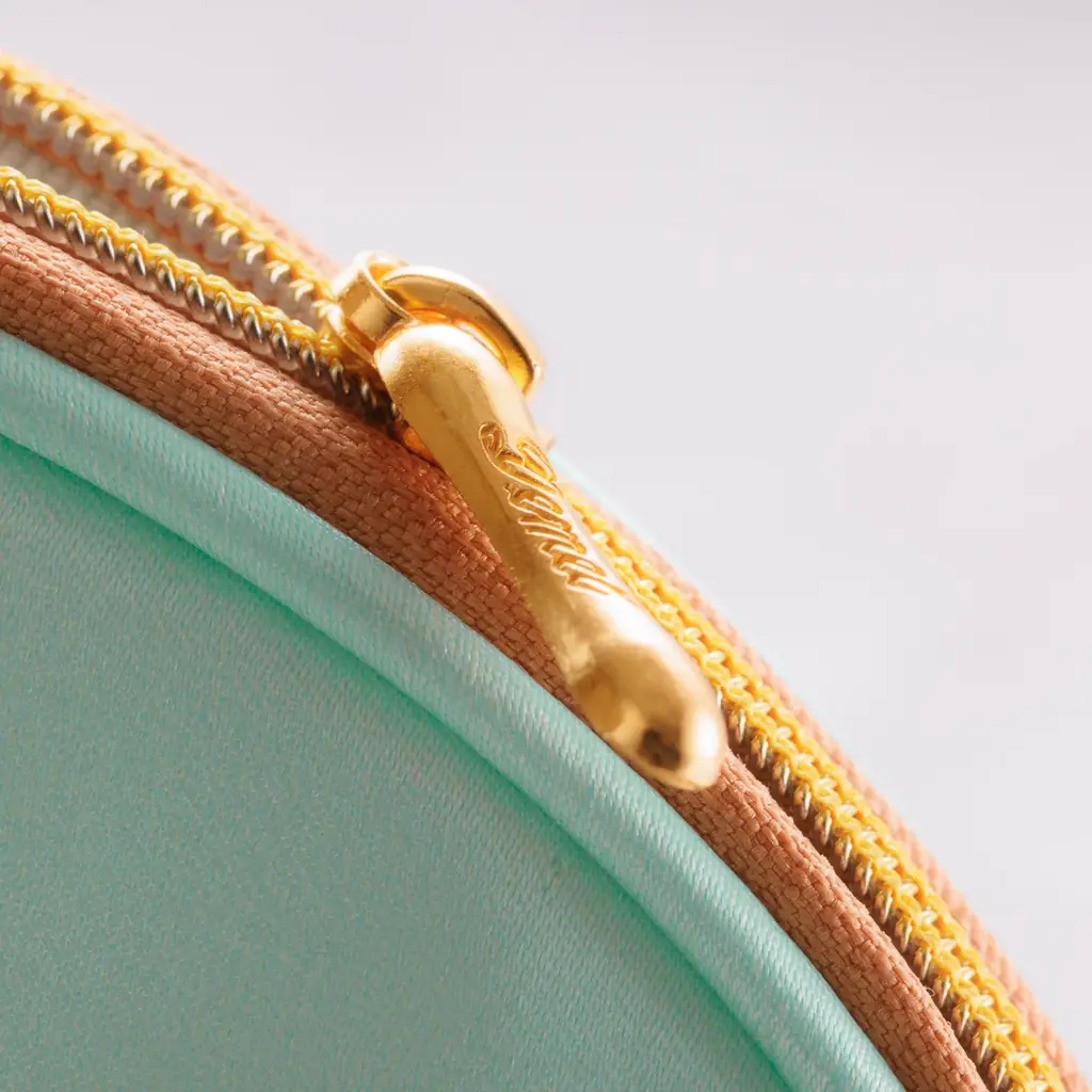 猫の日(2/22)を前に『DEMEL 猫ポーチ（ソリッドチョコ猫ラベル ミルク セット）』が登場 画像 2