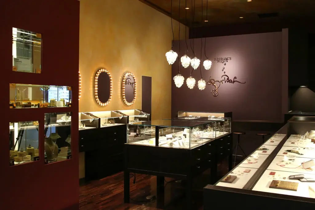 【ファッション＆占いエディター 青木良文氏 × アッシュ・ペー・フランス】2026年“水”の年に贈るLUCKYジュエリー 画像 7