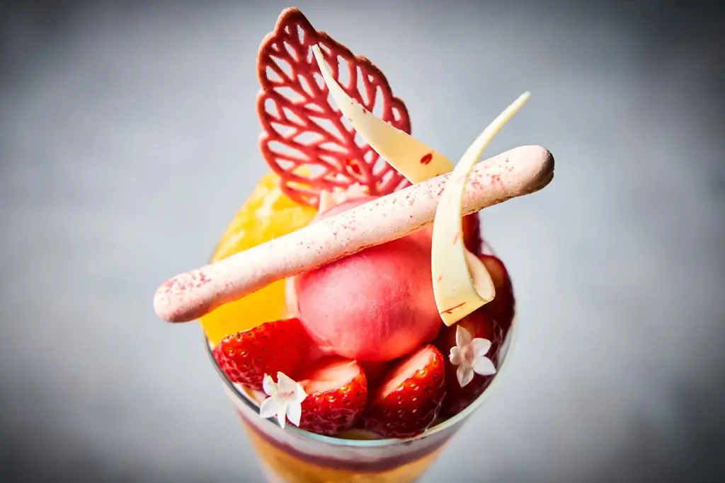 【ホテルメトロポリタン】苺と柑橘の贅沢なマリアージュ　春を彩る至福の「Seasonal Parfait」 画像 2