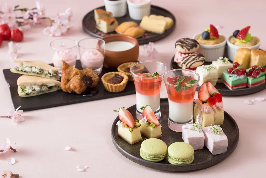名駅徒歩5分の絶景レストランで堪能する春のひととき 春限定「いちごと桜のスプリングアフタヌーンティー」 画像 4