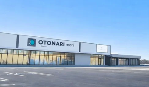 【オトナリマート　1号店オープン】　ベイシアがチャレンジする新フォーマットの小型業態「オトナリマート」　首都圏を含む全国展開に向けて、群馬県伊勢崎市に1号店を開業 画像 1