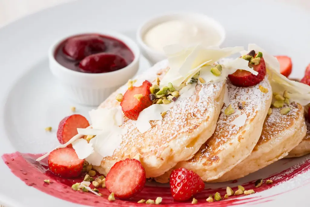 3/1開始｜サラベスのベリーホワイトチョコパンケーキ