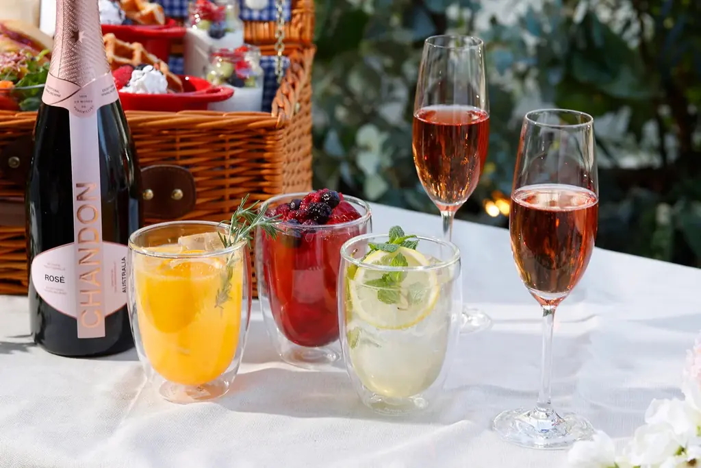 新緑が芽吹く表参道、ニューヨークストリートテラスで楽しむ“おしゃピク”でニューヨーカー気分！『ピクニックバスケット』1日10セット限定販売 画像 4