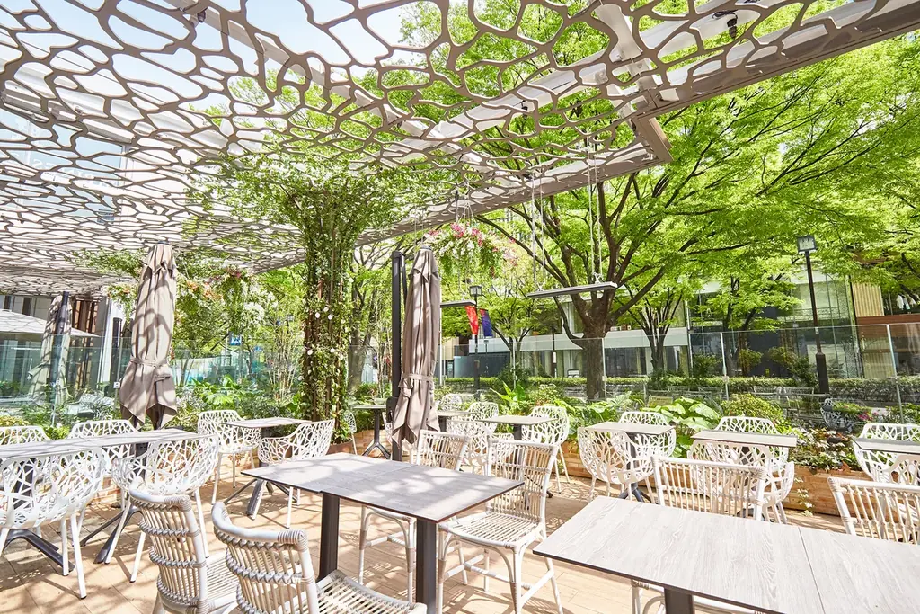 新緑が芽吹く表参道、ニューヨークストリートテラスで楽しむ“おしゃピク”でニューヨーカー気分！『ピクニックバスケット』1日10セット限定販売 画像 5