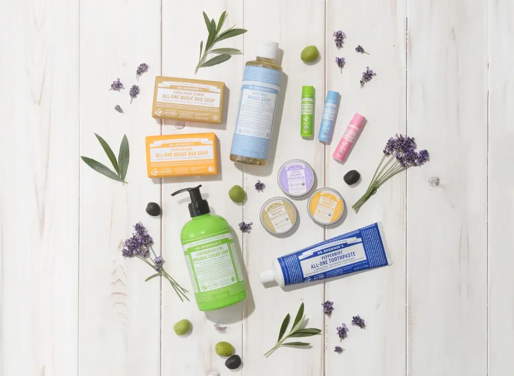 クリーミー泡で毛穴の黒ずみ*¹オフ。アメリカ発の世界的オーガニックボディケアブランド「ドクターブロナー」のマジックソープ季節限定フレグランス「アールグレイ」大容量サイズが、ポンプ付き限定セットで登場 画像 8