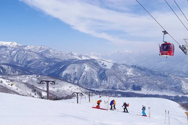 雪山のこたつで「ガツン、とみかん」！！ ゴロゴロ果肉で冬の贅沢な果実体験！ 2月23日（月）新発売「ガツン、と白桃」の先行試食も実施します♪ 画像 5