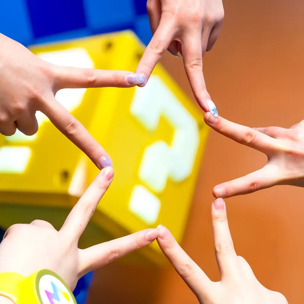 『スーパー・ニンテンドー・ワールド』５周年記念！“無敵”状態になれるアイテム「スーパースター」だらけのグッズやカラフルに光る限定スペシャルフード、ステッカー配布情報を先行公開！ 画像 16