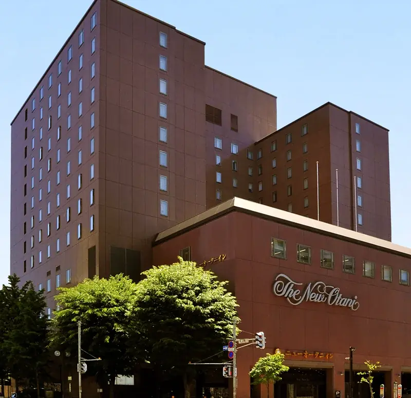 Francfrancのテーブルウェアで楽しむ 1日10名限定「苺と桜のアフタヌーンティーセット」 画像 5