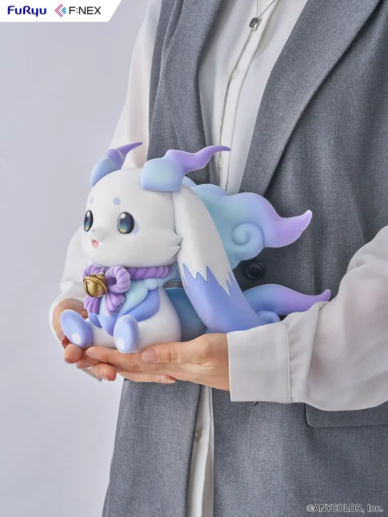 バーチャルライバーグループ「にじさんじ」よりルンルンが全高約 20cm のふんわり触感で登場！フリューの高品質ホビーブランド『F:NEX』より『ルンルン 1/2 スケール フロッキーソフビフィギュア』 画像 4