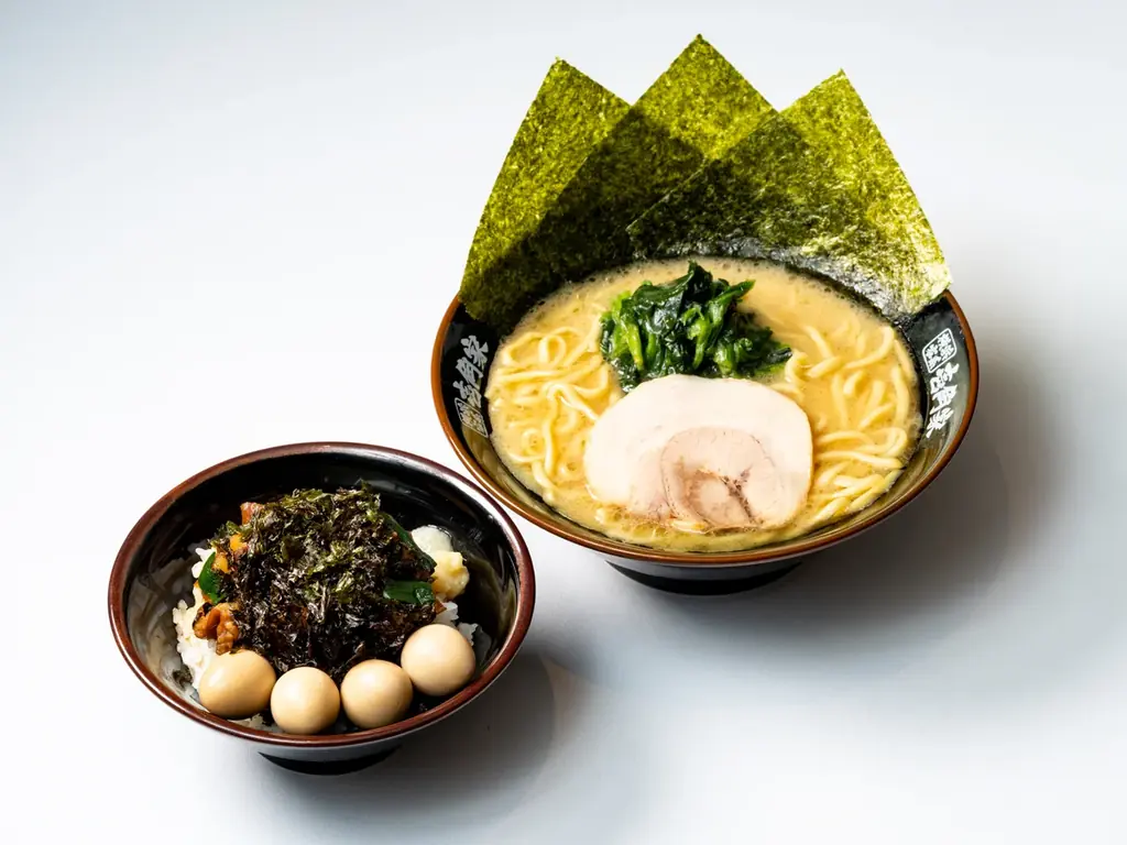 「ゴジラ」と「横浜家系ラーメン 壱角家」コラボ第2弾　ゴジラの力強さをイメージした「キング肉盛」メニューを2026年3月2日(月)より期間限定発売 画像 3